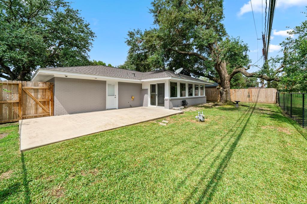 1803 Happy Valley Drive, Baytown, Texas image 31