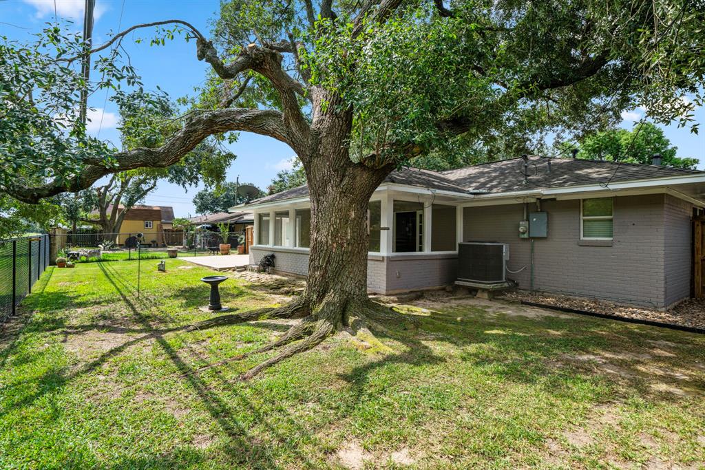 1803 Happy Valley Drive, Baytown, Texas image 33