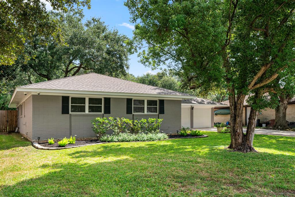 1803 Happy Valley Drive, Baytown, Texas image 4