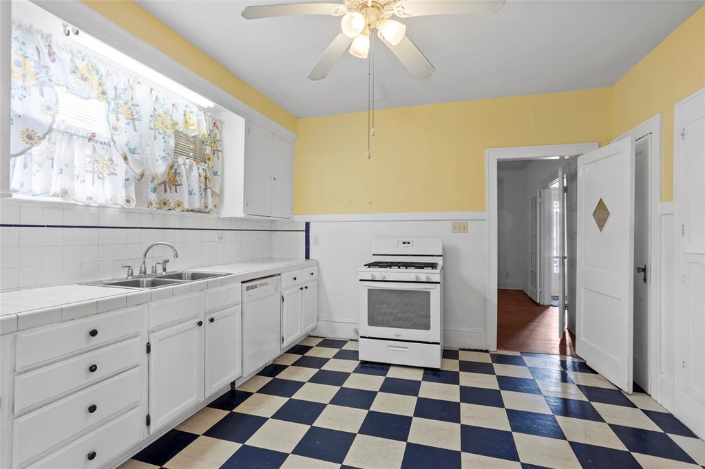 4128 Avenue R 1/2, Galveston, Texas image 13