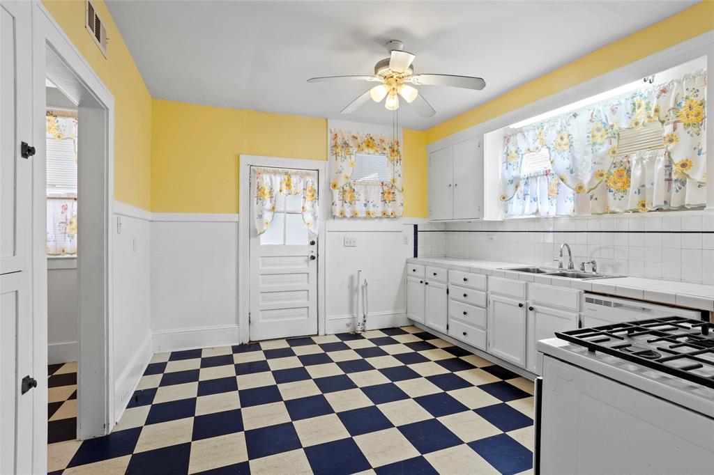 4128 Avenue R 1/2, Galveston, Texas image 12