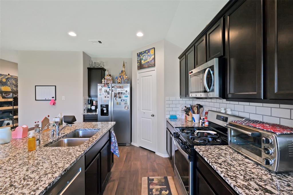 8434 Violet Hills Lane, Rosharon, Texas image 10