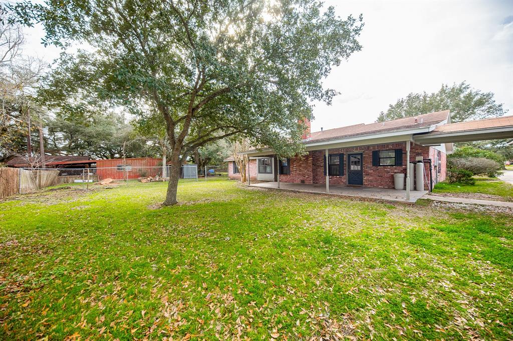 413 S Lavaca St, Louise, Texas image 28