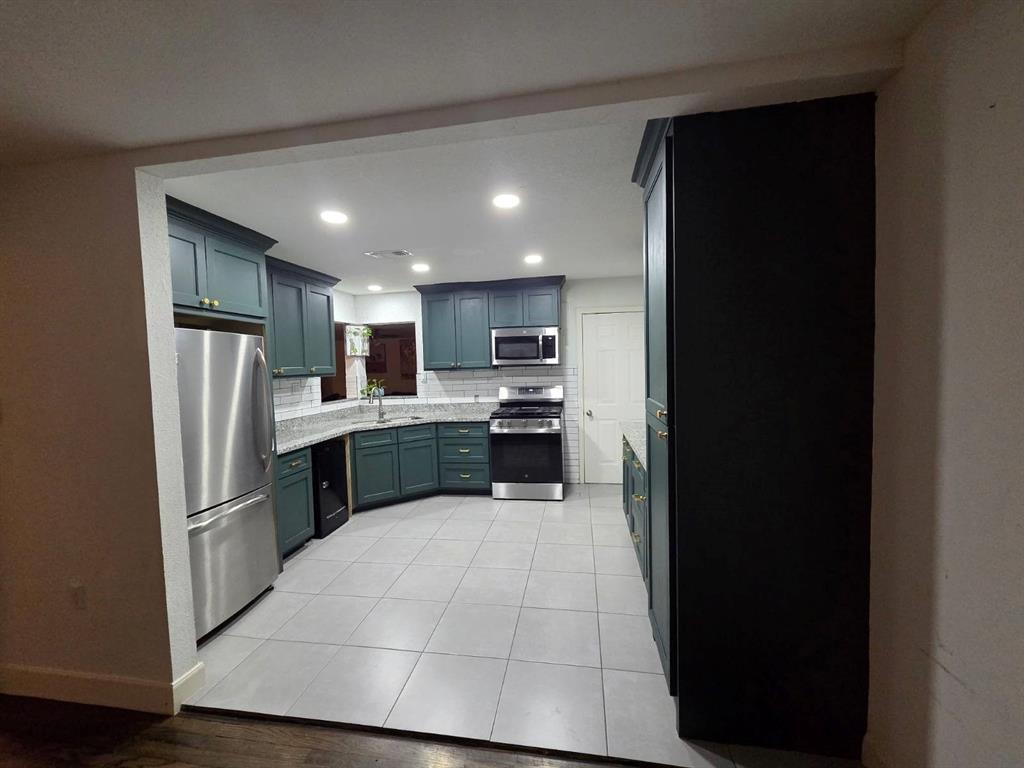 9 Park Street, Baytown, Texas image 4