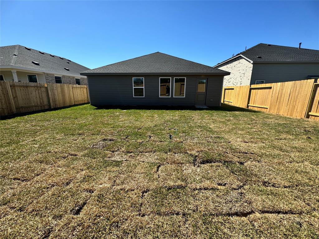 206 Amy Street, Angleton, Texas image 2