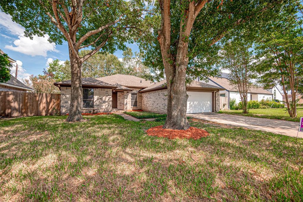 2522 Knights Circle, Stafford, Texas image 2