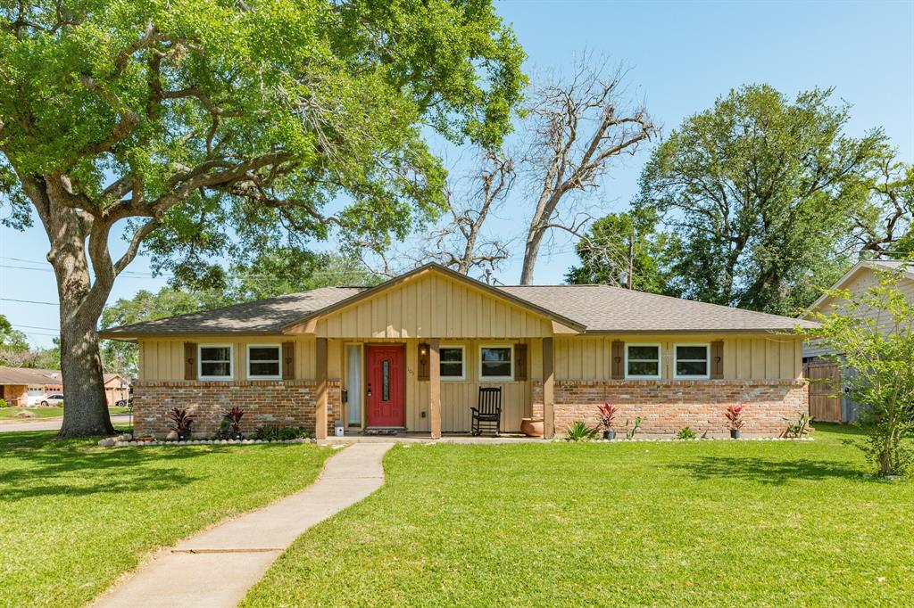 105 Mulberry Street, Lake Jackson, Texas image 1