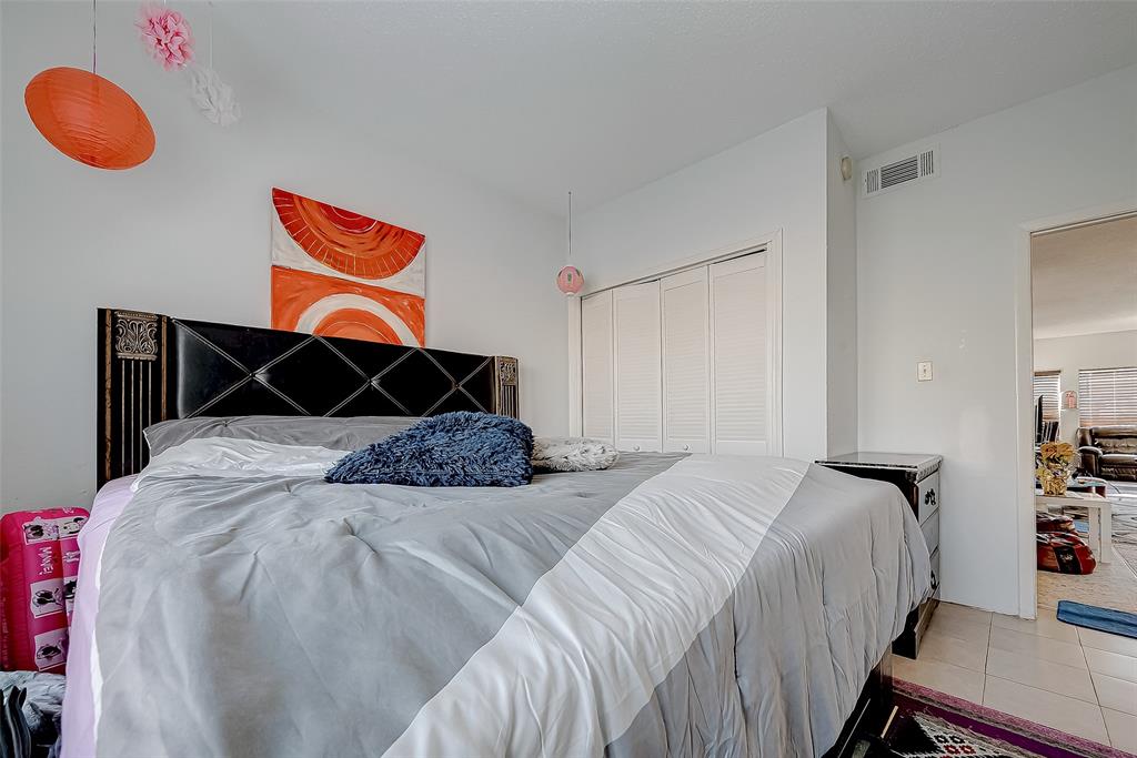 8267 Wednesbury Lane, Houston, Texas image 22