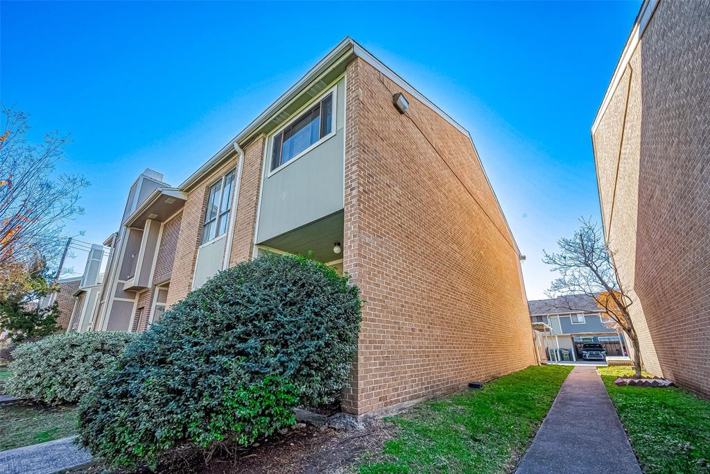 8267 Wednesbury Lane, Houston, Texas image 2