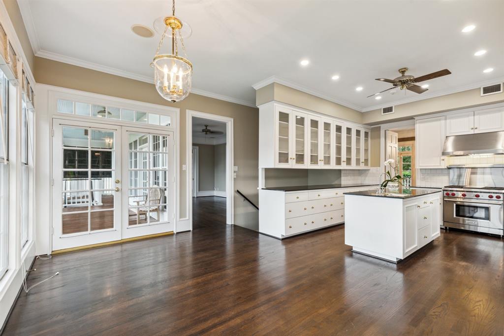 1110 Larkspur Lane, Seabrook, Texas image 18