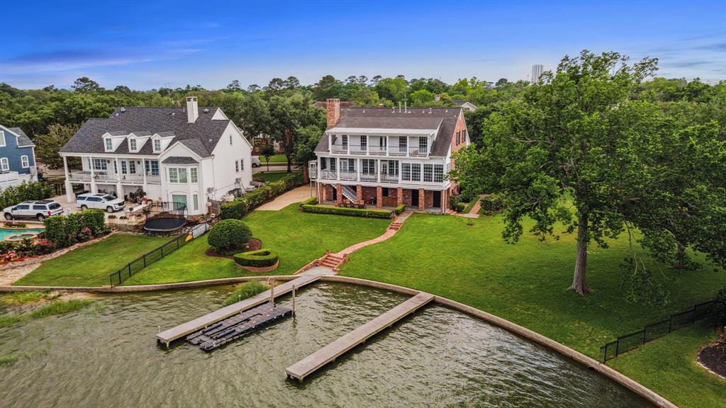 1110 Larkspur Lane