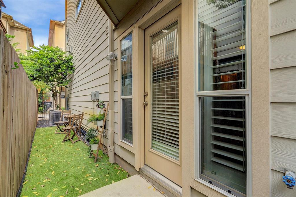 105 Detering Street, Houston, Texas image 2