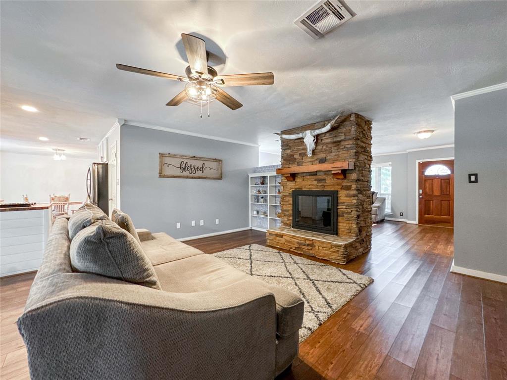 5014 Pennystone Way, Friendswood, Texas image 2