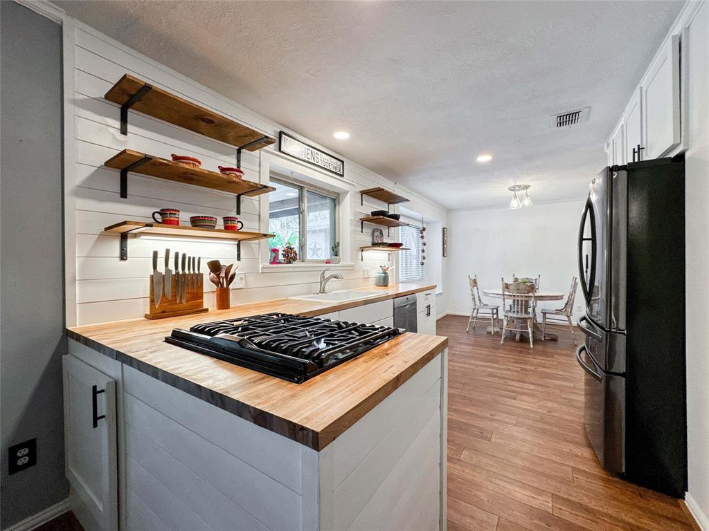 5014 Pennystone Way, Friendswood, Texas image 9