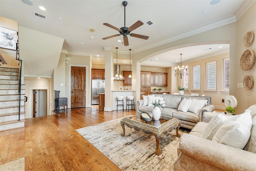 303 Calle Sevilla Place, Houston, Texas image 17