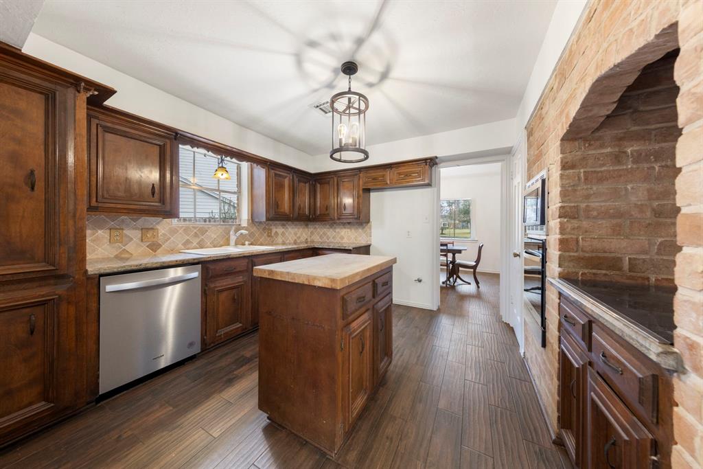 6131 Knollview Drive, Spring, Texas image 16