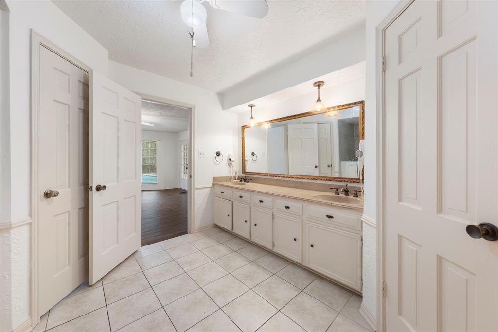 6131 Knollview Drive, Spring, Texas image 31