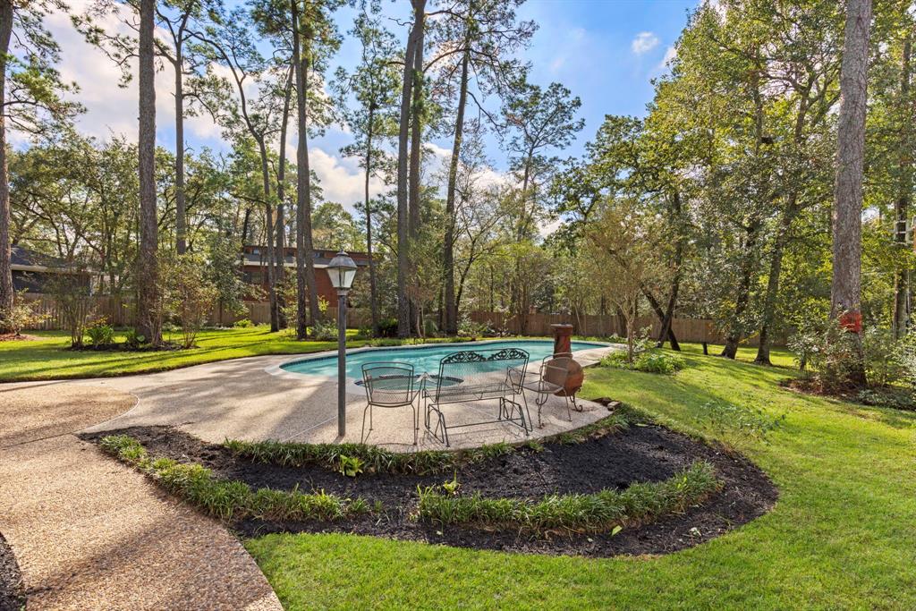 6131 Knollview Drive, Spring, Texas image 2