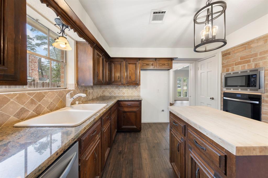 6131 Knollview Drive, Spring, Texas image 19