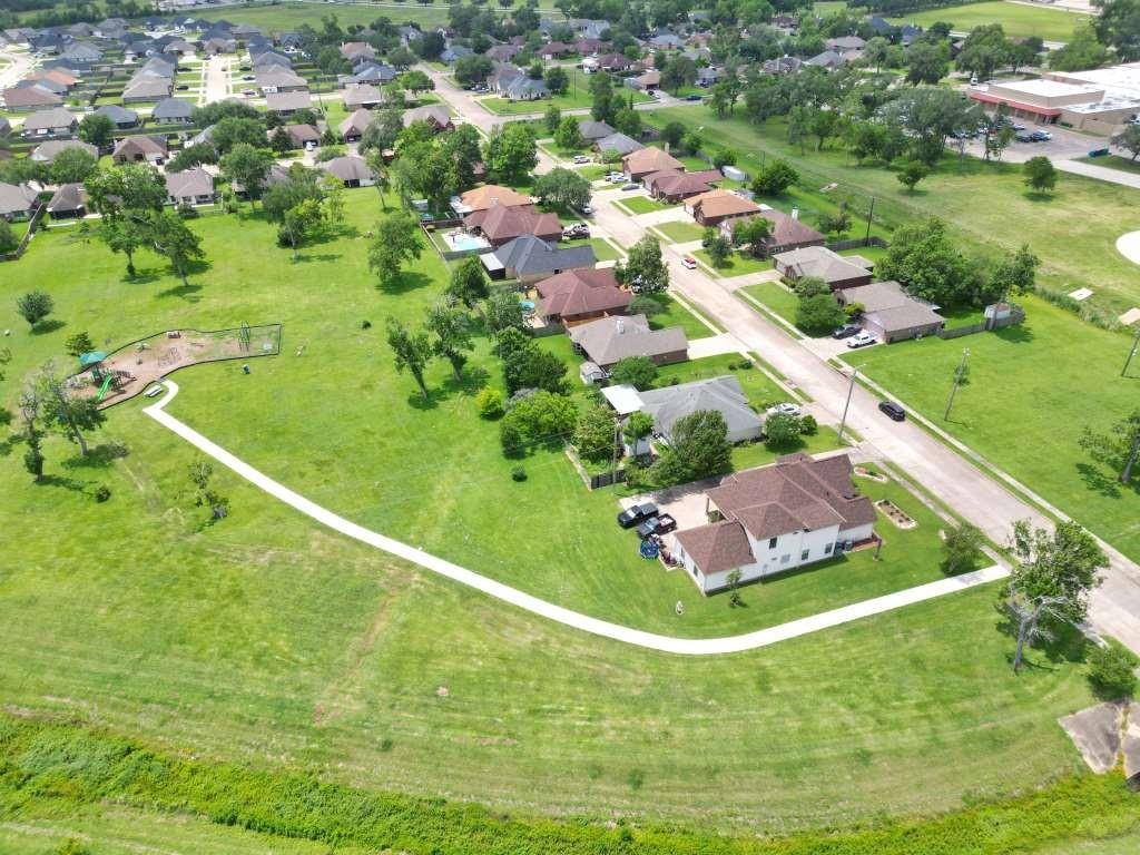 108 Madison Avenue, Clute, Texas image 47
