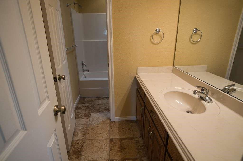 108 Madison Avenue, Clute, Texas image 28