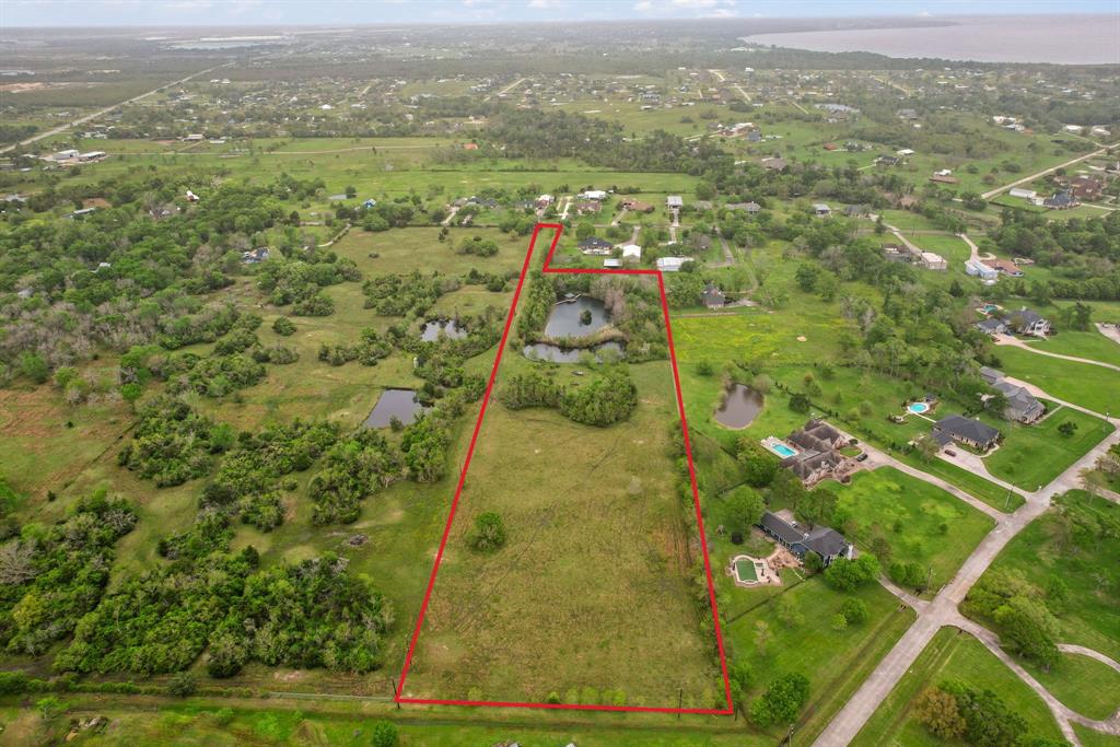 9536 Point Barrow Road, Beach City, Texas image 2
