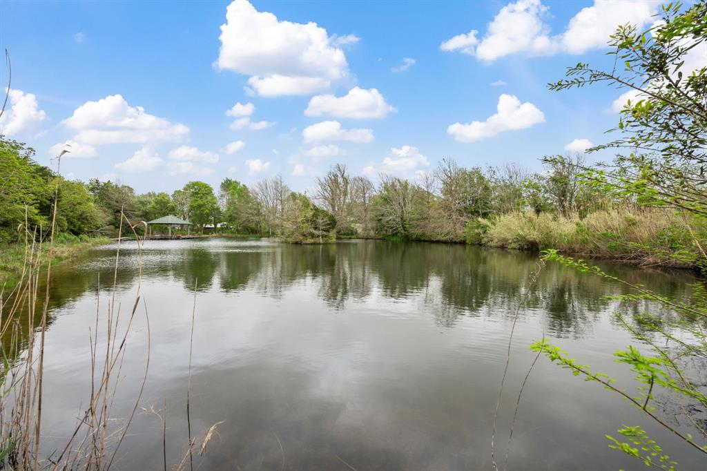 9536 Point Barrow Road, Beach City, Texas image 5