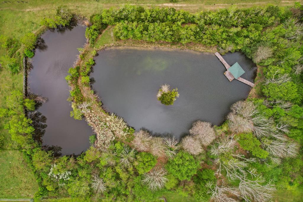 9536 Point Barrow Road, Beach City, Texas image 6
