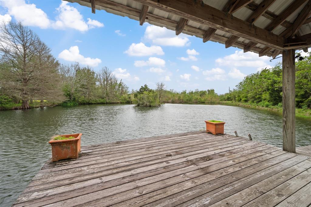 9536 Point Barrow Road, Beach City, Texas image 7