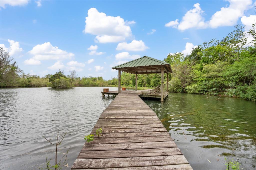 9536 Point Barrow Road, Beach City, Texas image 4