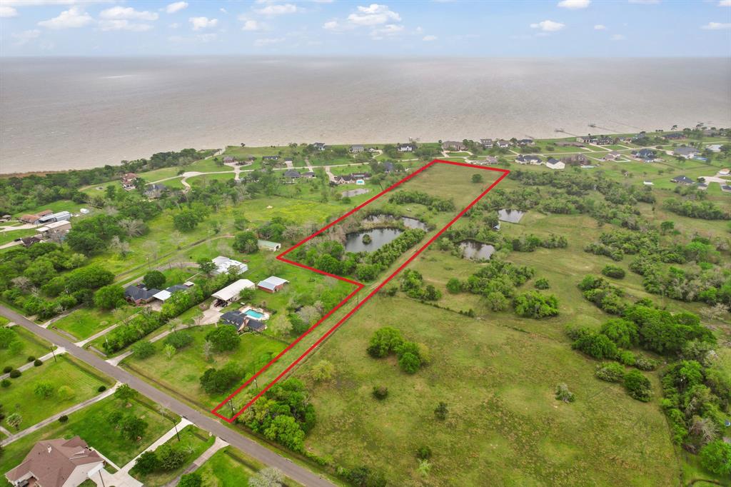 9536 Point Barrow Road, Beach City, Texas image 1