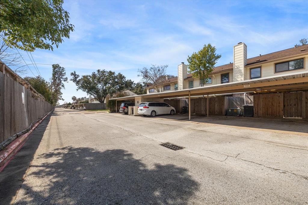 14135 Lost Meadow Lane, Houston, Texas image 30