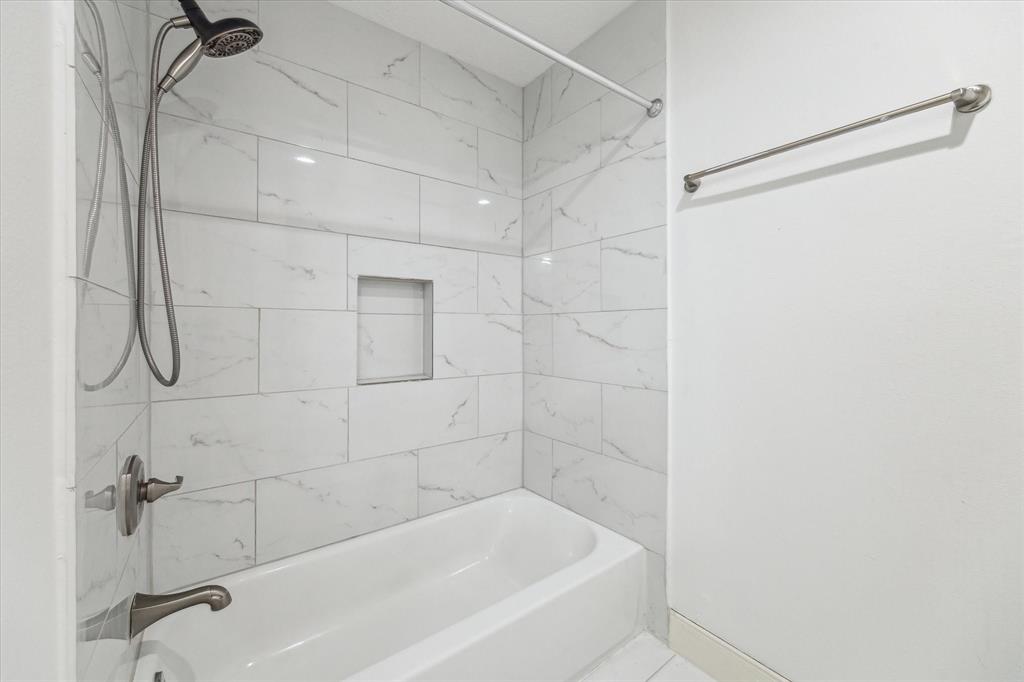 14135 Lost Meadow Lane, Houston, Texas image 26