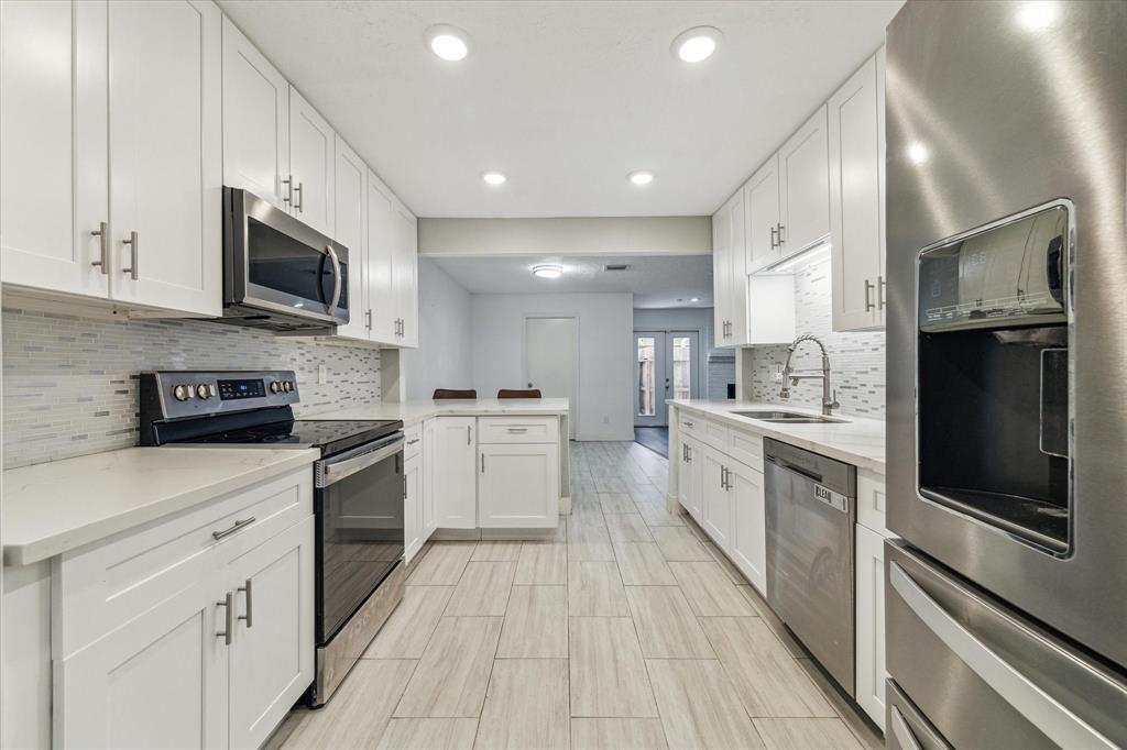 14135 Lost Meadow Lane, Houston, Texas image 13