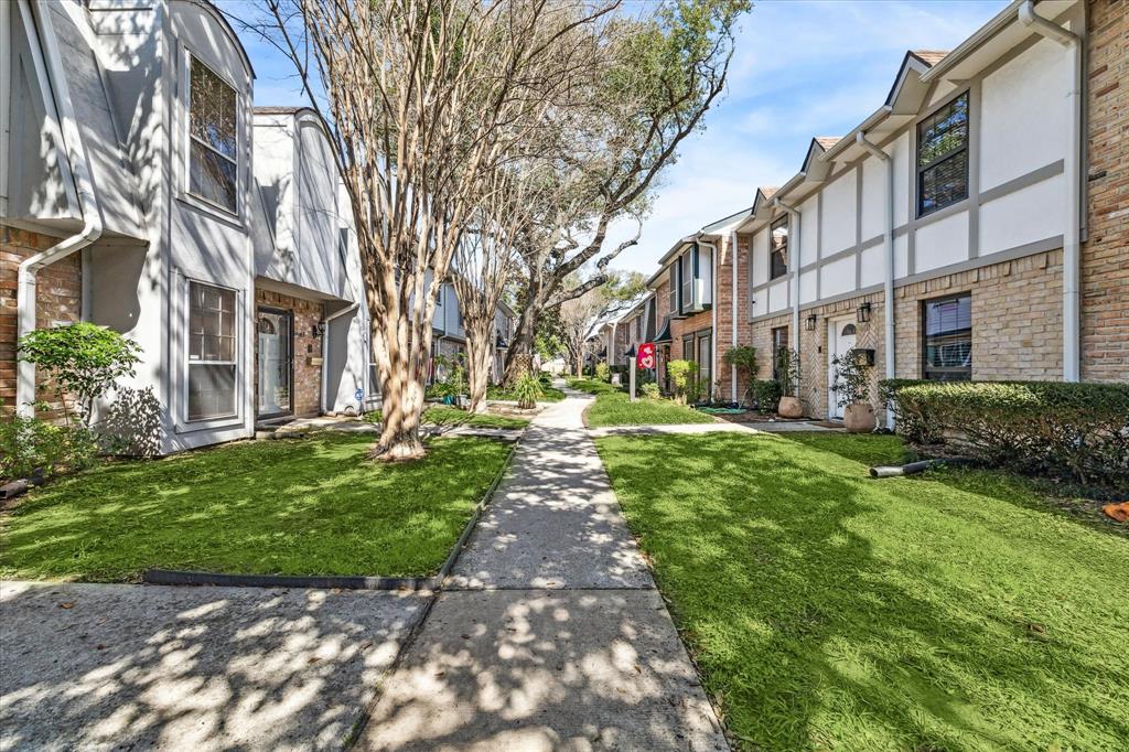 14135 Lost Meadow Lane, Houston, Texas image 2