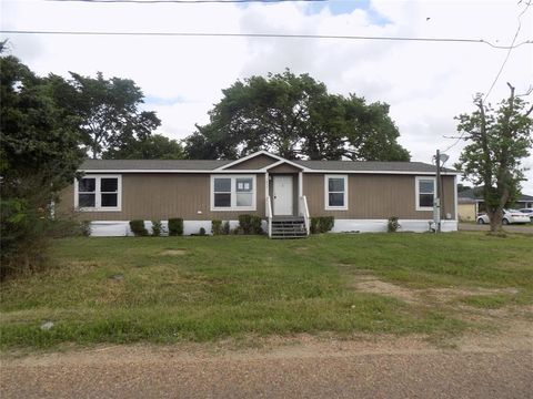 Manufactured Home in Eagle Lake TX 1457 Old Altair Road 1.jpg