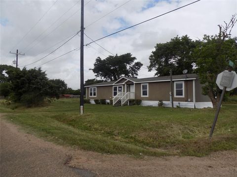 Manufactured Home in Eagle Lake TX 1457 Old Altair Road.jpg