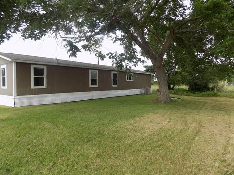 Manufactured Home in Eagle Lake TX 1457 Old Altair Road 16.jpg