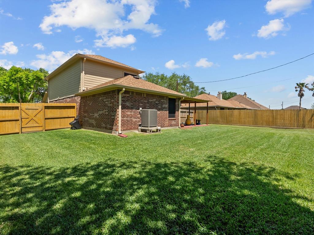 504 W Quail Circle, Dickinson, Texas image 35
