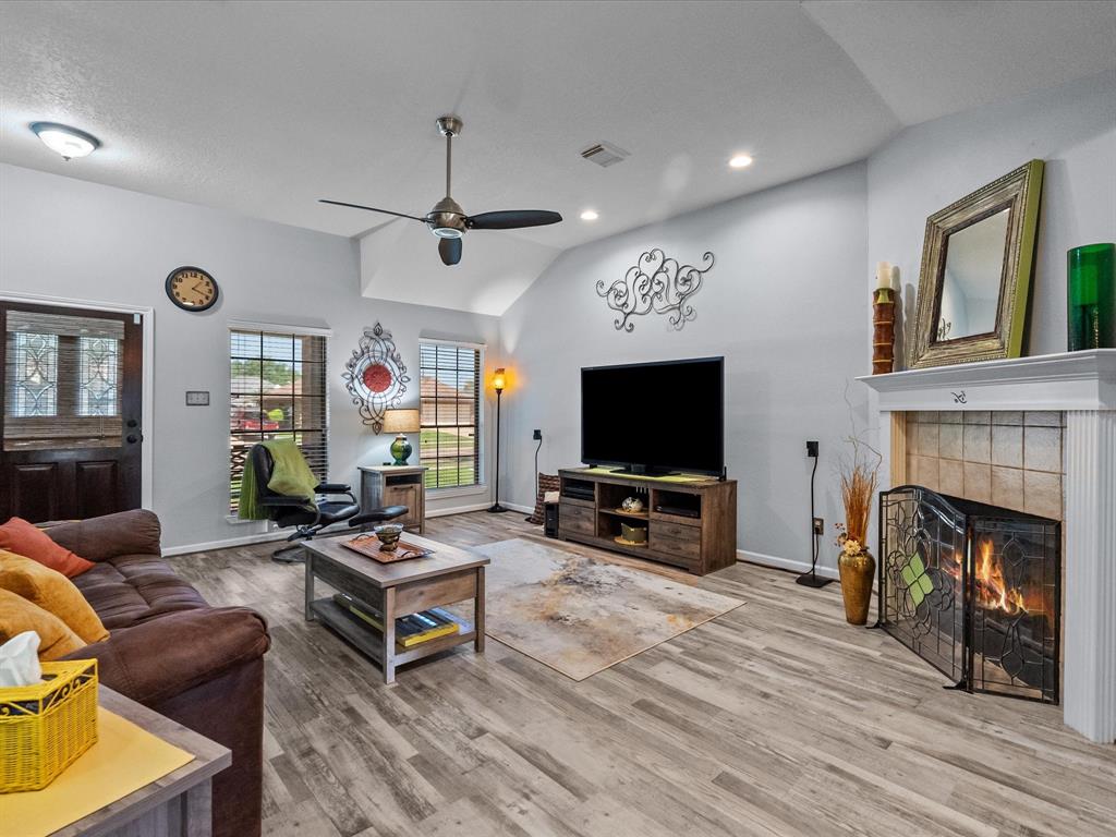504 W Quail Circle, Dickinson, Texas image 11