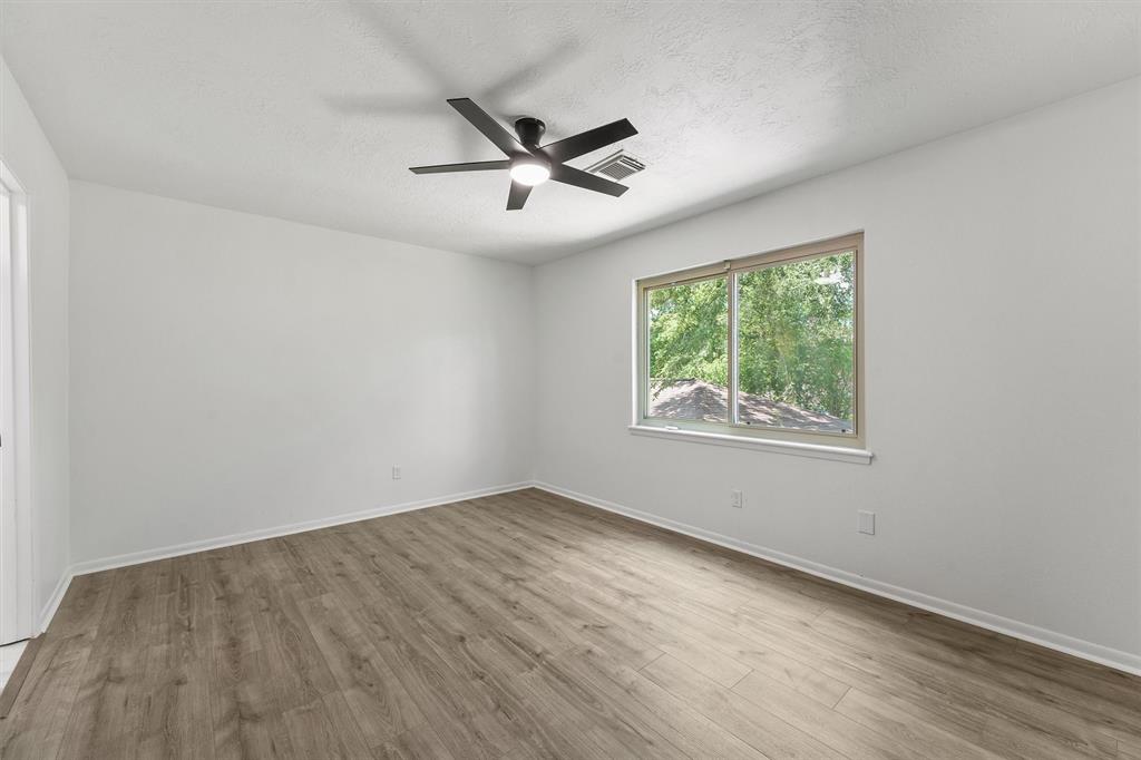 563 Roanoke Drive, Conroe, Texas image 12