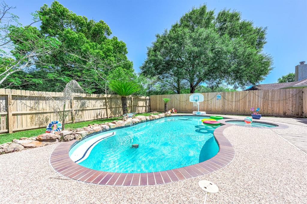 3825 Clover Drive, Alvin, Texas image 37