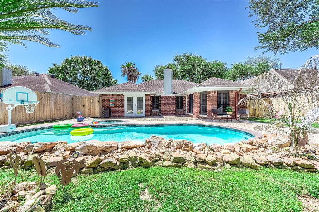3825 Clover Drive, Alvin, Texas image 31