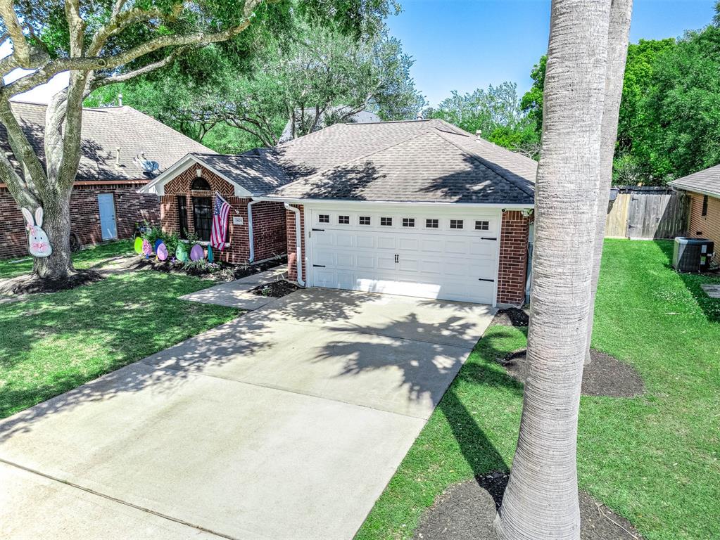 3825 Clover Drive, Alvin, Texas image 1