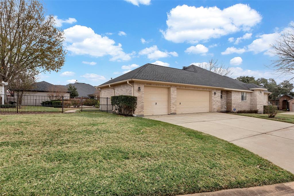 13642 Lakeside Place Drive, Willis, Texas image 13