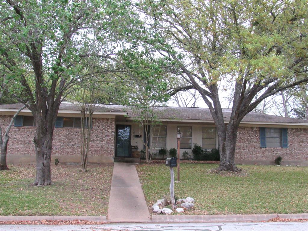1801 Beazley St, Brenham, Texas image 3