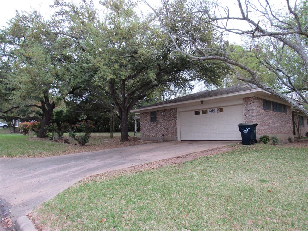 1801 Beazley St, Brenham, Texas image 4