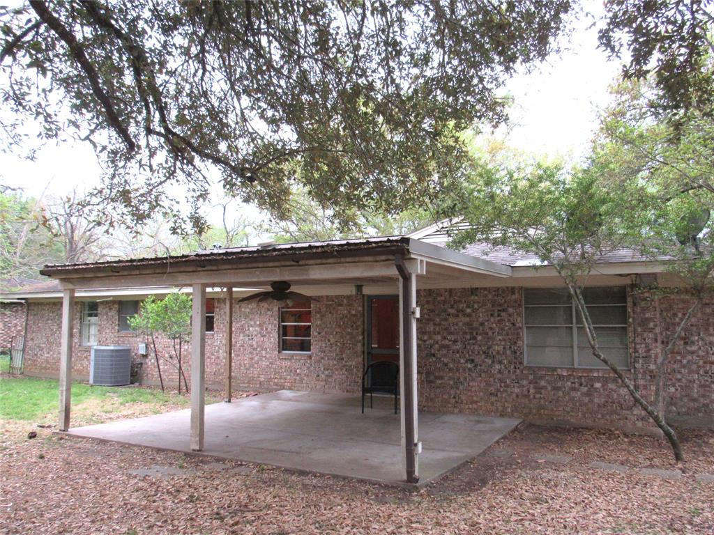 1801 Beazley St, Brenham, Texas image 6