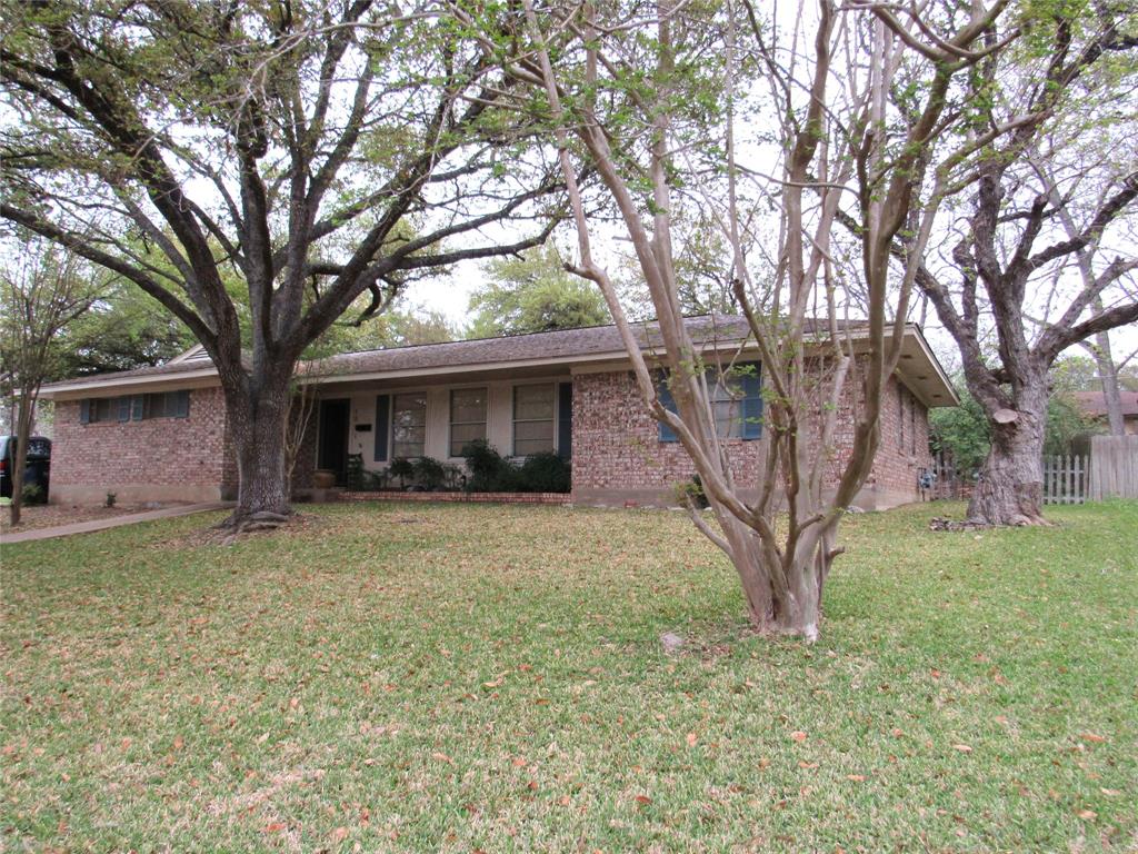 1801 Beazley St, Brenham, Texas image 1