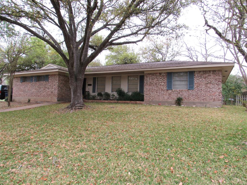 1801 Beazley St, Brenham, Texas image 2